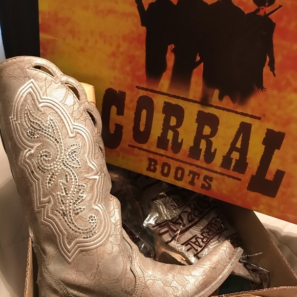 Corral boots - Picture 2 of 3